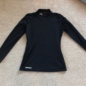 Fitted black under armour shirt